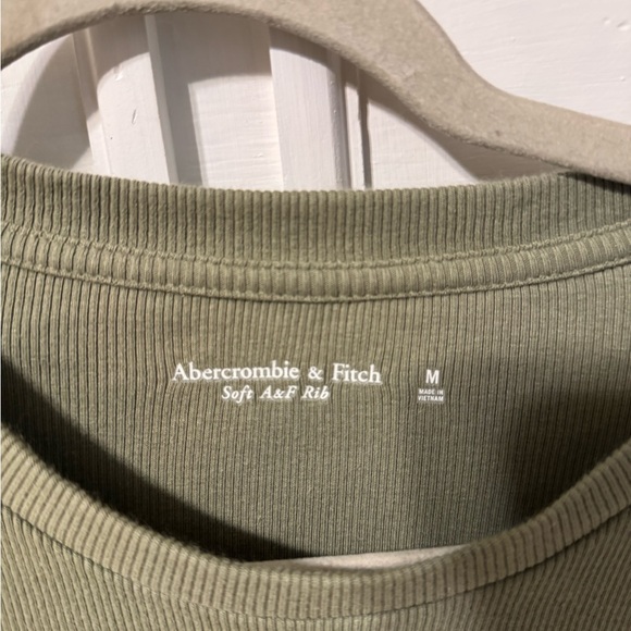 Abercrombie & Fitch Green Fitted Tee - Picture 3 of 3